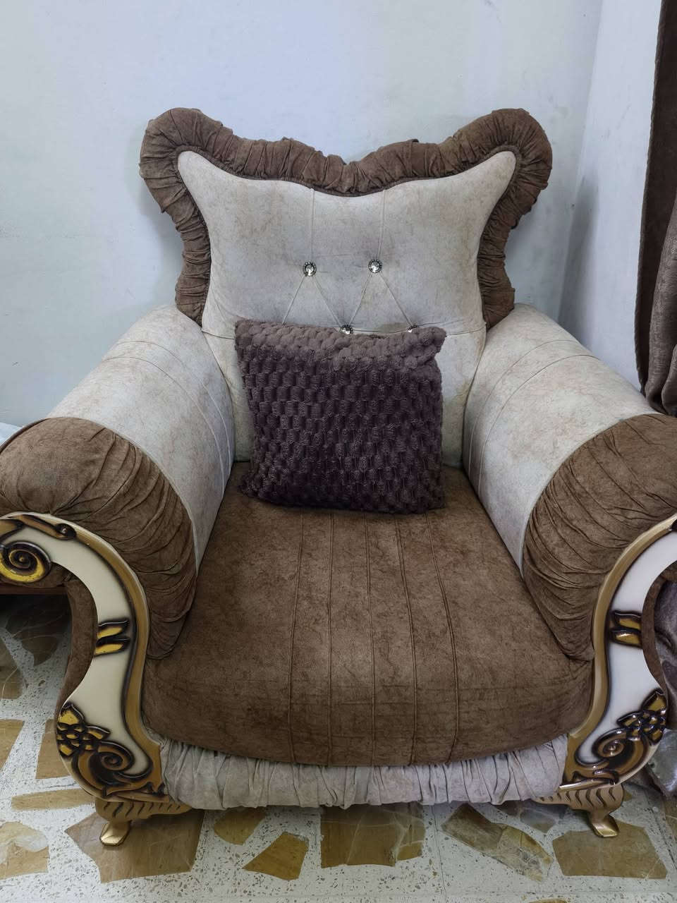 تخم للبيع سعره 350 وبي مجال 
عشر مقاعد بي فقط خدش صغير 
العنوان الدوره ابو طياره 
***********
