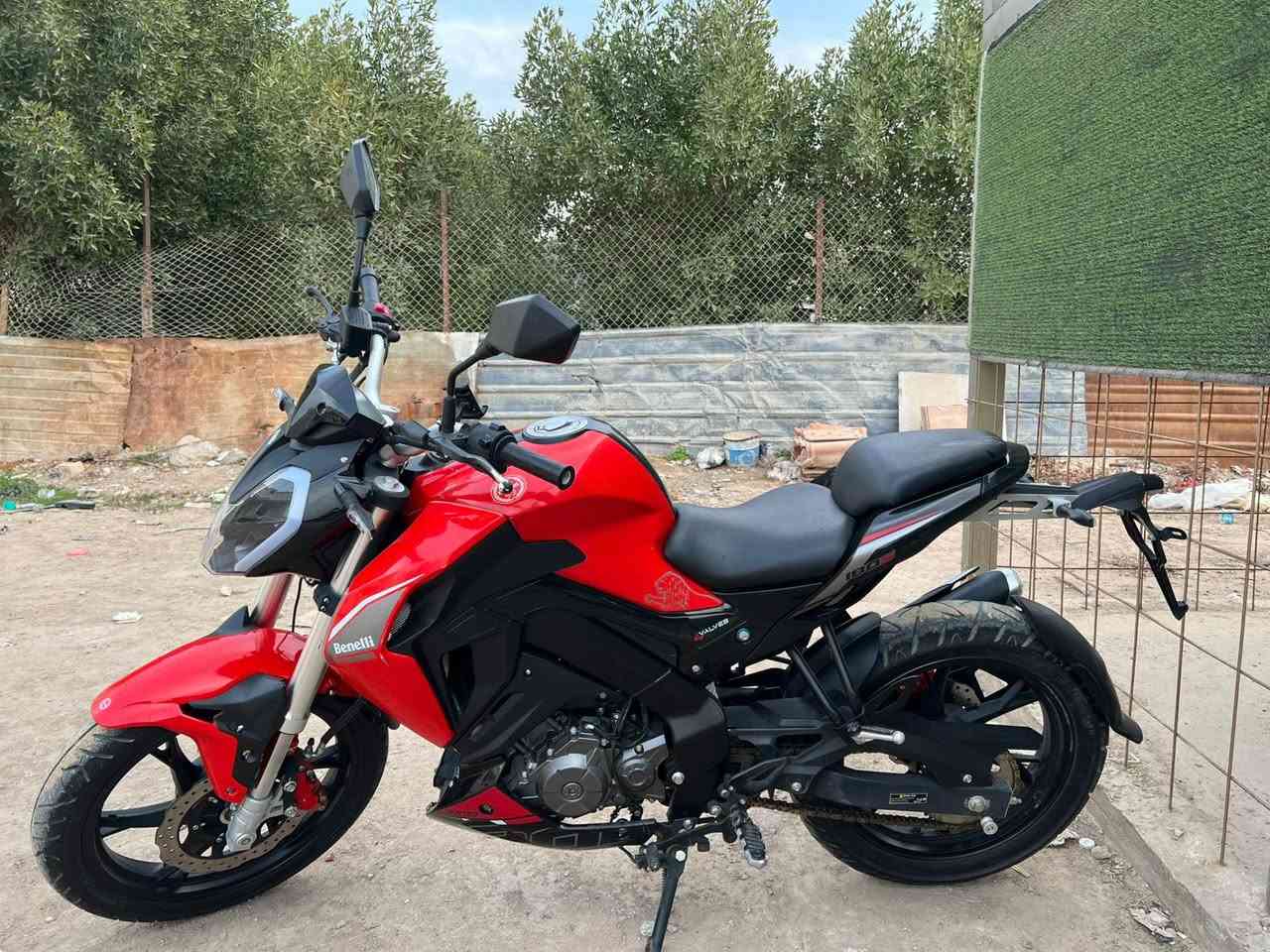 دراجه ١٨٠s للبيع مرقم بصره
مكاني رمادي 
السعر ٢٥٠٠بي مجال 
الرقم ***********
