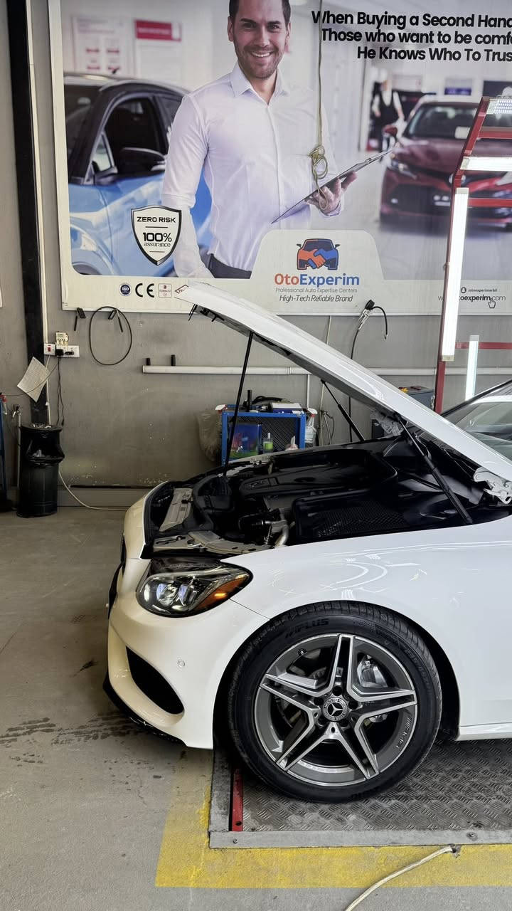 مرسيدس كوبيه C300 2017
ماشية 63,000 ميل‏  
كشنات جلد قرميدي 
تدفئة للكشنات 
بانوراما
 رادار أمامي
 سماعات Burmester  
لايتات Intelligent LED
 5 أنظمة قيادة 
داخل LED 
ويل AMG أصلي سعرة 1500$
الدعاميات بلاديات بدون صبغ كفالة 
صيانة كاملة يم شركة BCM والفواتير موجودة 
السيارة نظيفة جدًا من الداخل والخارج
حادث سطحي: صبغ نص البنيد و 3 مكانات PDR خفيف كلش
رقم اربيل بأسمي 
سنوية ل 2028
مكان السيارة بغداد الأعظمية
***********
سعر 200
