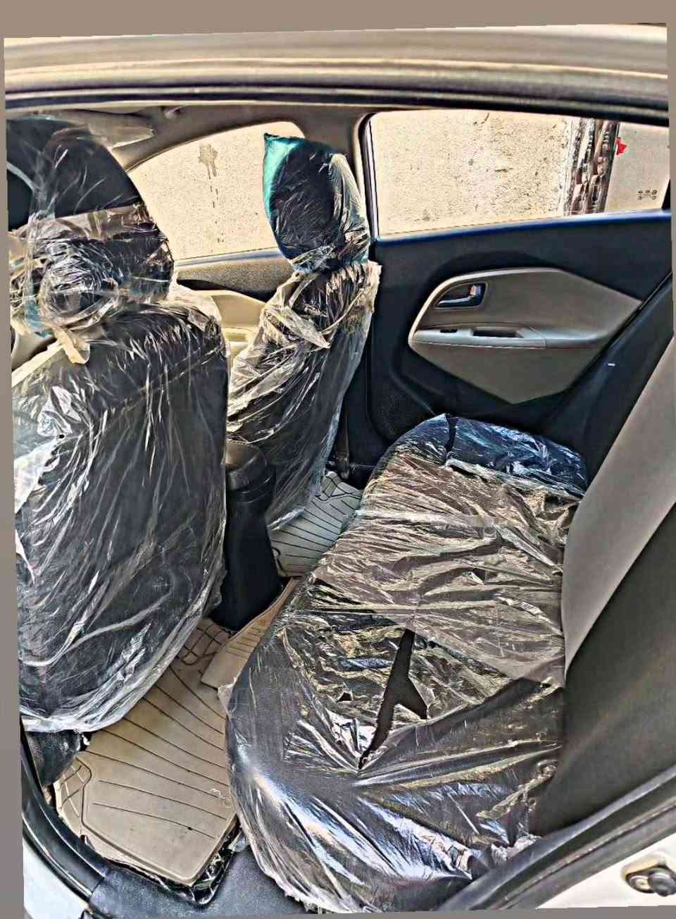 السلام عليكم كيا ريو ٢٠١٥ خليجي رقم بصرة محرك 1600 دووش بيها ضربات طفيفة ورشات صبغ بالجاملق الأمامي سعر 85 ورقة وبيها مجال المكان : البصرة - الزبير
 رقمي : ***********
