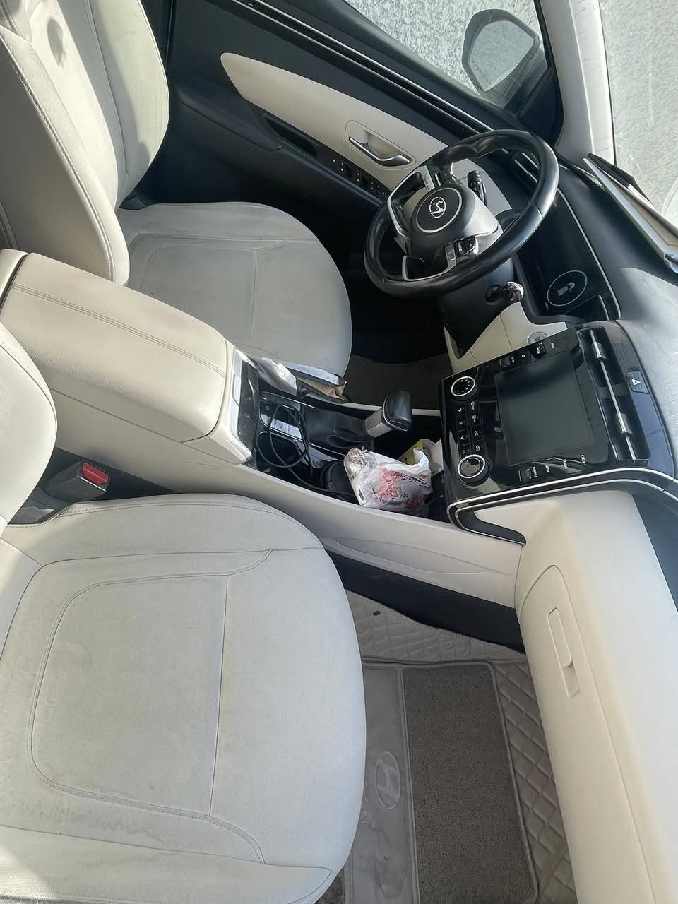 توسان 2023 خليجي كفالة عامة السيارة جديدة مواصفات معروفه كشن مخمل بصمة تشغيل وتشغيل عن بعد ومري شفط رقم اربيل ماشيه 64 الف كيلو
مابيه اي نقص 
مكان السيارة بغداد العرصات 
***********

سعر السيارة ٢١٨ ورقة
سعر رخيص ومناسب بدون عملة رجائاً
