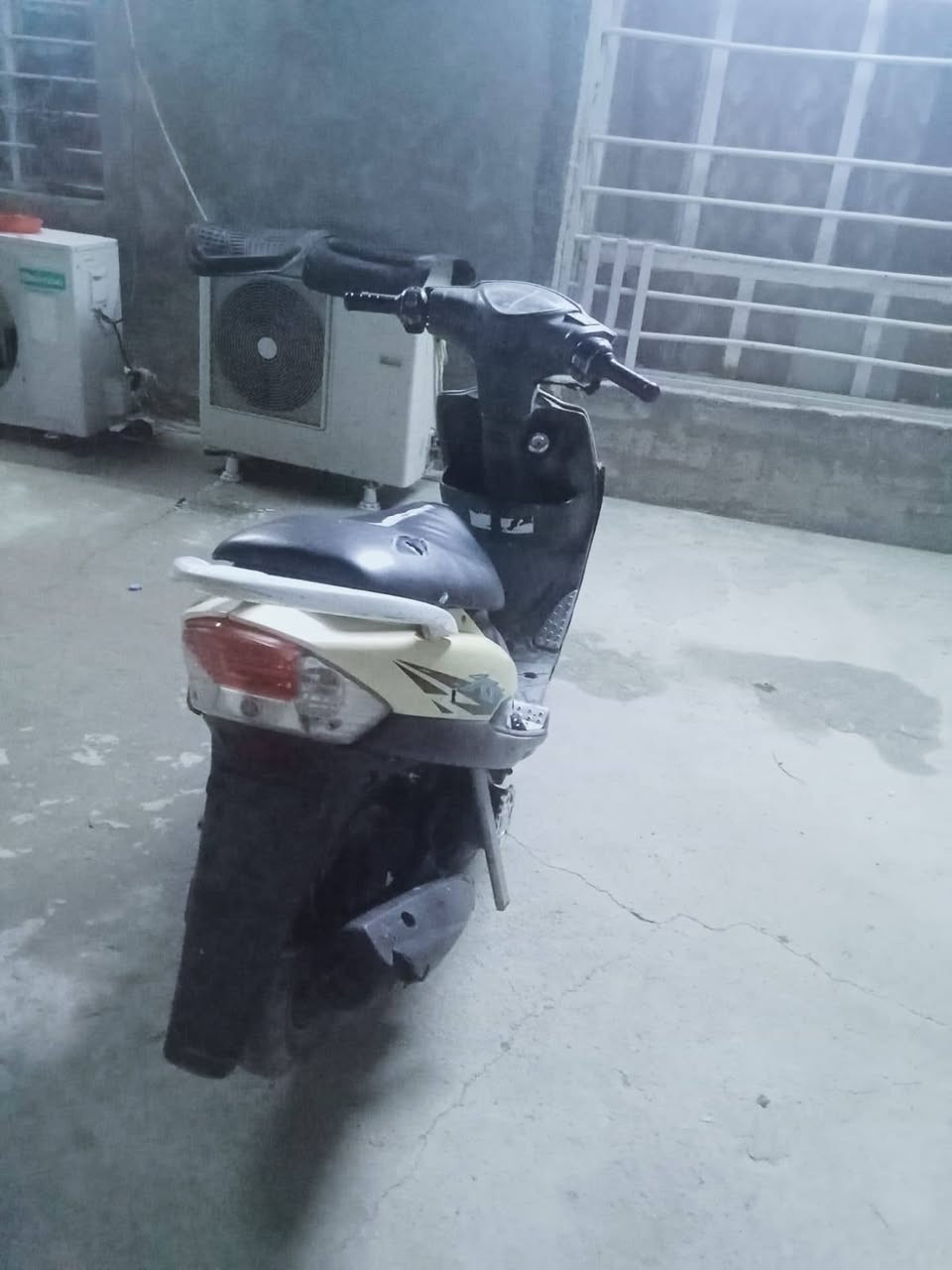 سلام عليكم ماكس عدله للبيع دراجه مكفوله مكينه خرسه قبل ٦ تشهر منزله رمبه نقصها بس باتر ولكفر لامامي ليوم نكسر عنواني الحريه سعر ٤٥٠ وبيه مجال بصيط *********** /***********
