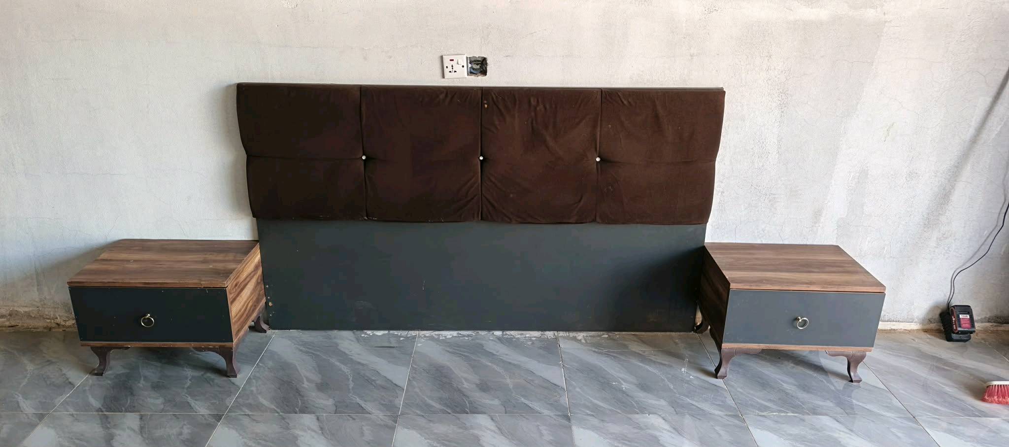 غرفة نوم مستعملة🇹🇷
 نضافة 90٪💯
عدد القطع / 5
نضام / ابواب  💢
سعرها /٤٧٥  💸
شد ونقل داخل بغداد مجاني🚛
يوجود توصيل محافضات 🚛