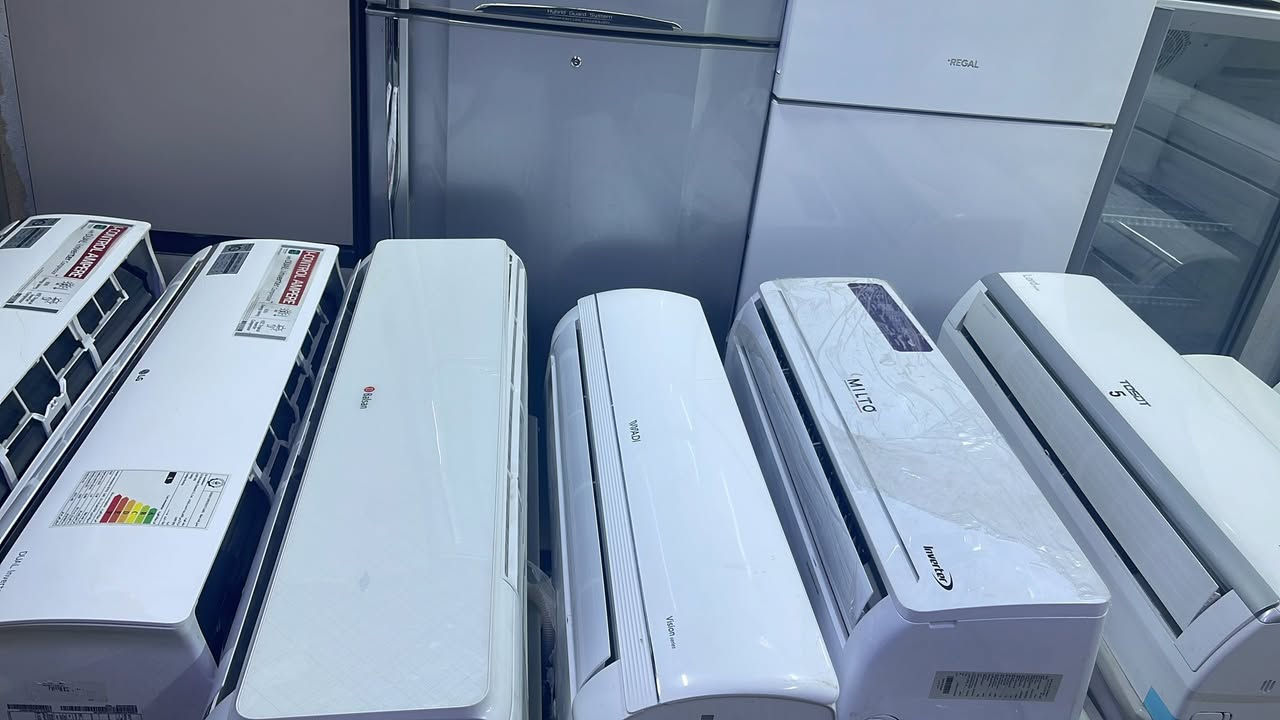 يوجد جميع نوع سبلت نفيتر قتصادي او سلبت عادي  طن طن اونص  طنين 3طن  كل واحد سعره اقل شيء طنين 250الف كامل مع بوري بشرط شغل او فحص تاخذ اي ستفسر عل***********
