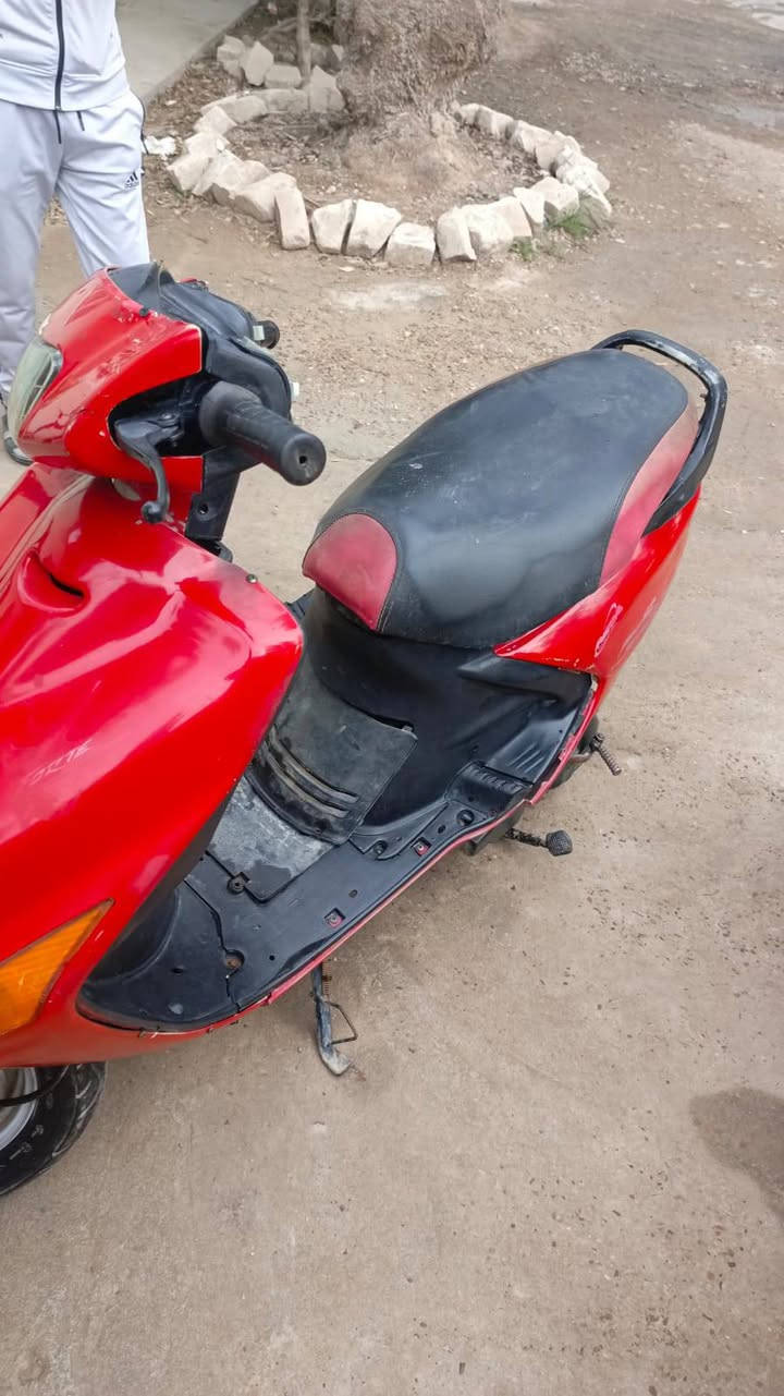 للبيع محرك نضيف تشتغل سلف هندر تاير ١٥٠ مكاني التاجي ركيه وفاضل ***********
