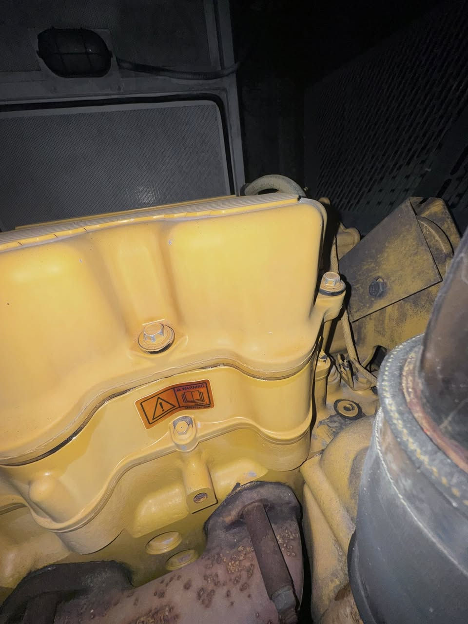 السلام عليكم 
مولده كتر بلر c15 فول كاتم
500kv
مولده بلاديه جديده برغي ما مفتوح 
حمل /1600 آمبير بالشرط 
شاشه بلاديه نوع كتر بلادي
للاستفسار/***********
ابو محمد الاعرجي
