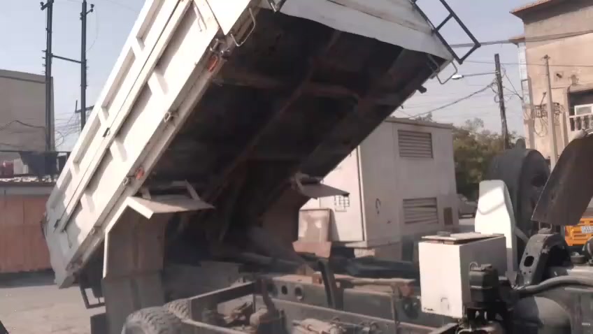 السلام عليكم نيسان كلابي 2طن بلادي   مكينه  بيه  بخار موديل 1992  رقم دولي ديالى  سنويه  جديده لسياره جاهزه  شاصي مكفول تخم تاير  لسعر 80 بيه مجال ***********
