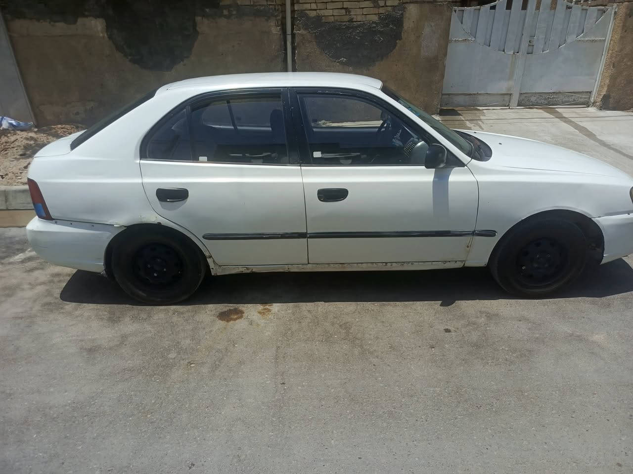 السلام عليكم
اكسنت شكل فيرنه 2001 
كير عادي 
 مكينه لا تنقيص ولا تبخير تبريد شغال
السياره كابريتر  تجي مو نوزل  
بغداد الدوره السعر 30 وبيها  مجال  
***********
