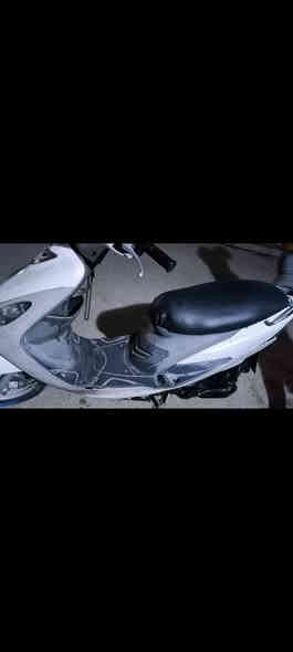 سلام عليكم دراجه ياماها ماكس منغولي 120 شغاله محرك بلادي كفرات ختم واحد  سعر 350 وبيه مجال
