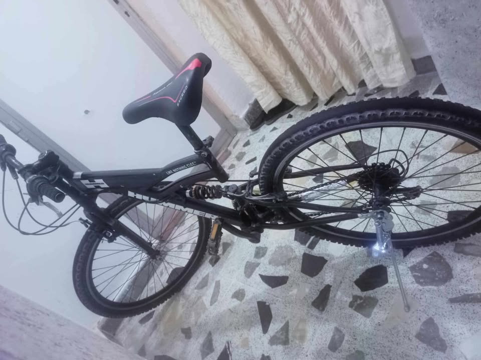 دراجة هوائية للبيع مابي اي شي نظيف حيل فقط يحتاج قعادية جلوس
السعر 100 الف 
مكاني حي الوحدة
وبي مجال

اتصال ***********
او اكتب تم اني ادخلك خاص

