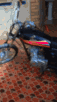 سلام عليكم دراجه نامه للبيع مفيلسه مره وحده فقط دراجه نضيفه شوفها زين يله تخابر سعره 600 و 25 مكاني عماره دبيسات وهاذ رقمي ***********
