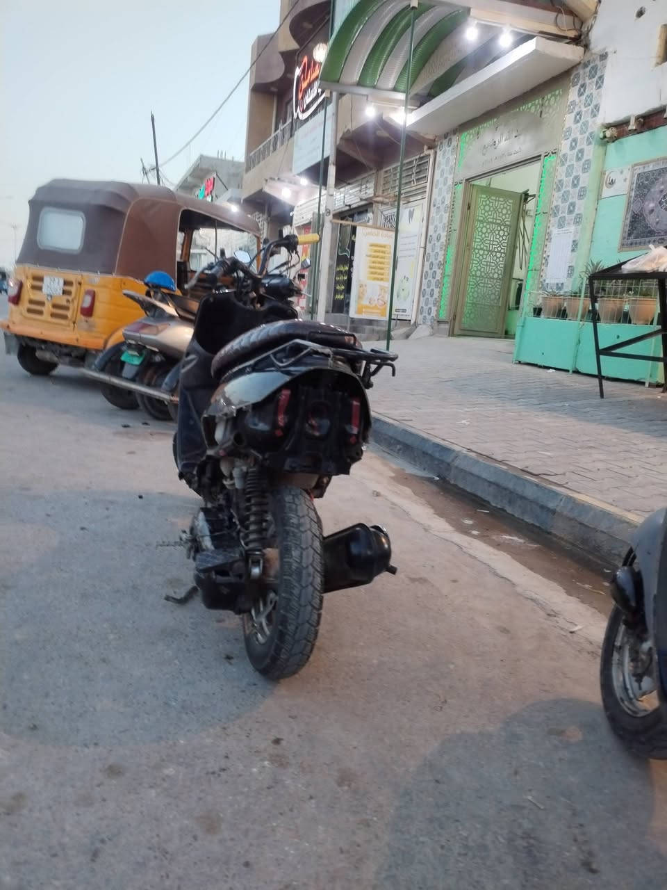 سلام عليكم بيجي للبيع
نقصهة بس كابريتر بيهة بس تعبانة

ابيعلك كوم حديد

مكاني زين القوس

سعر 100 وبيهة مجال

الاستفسار ***********
