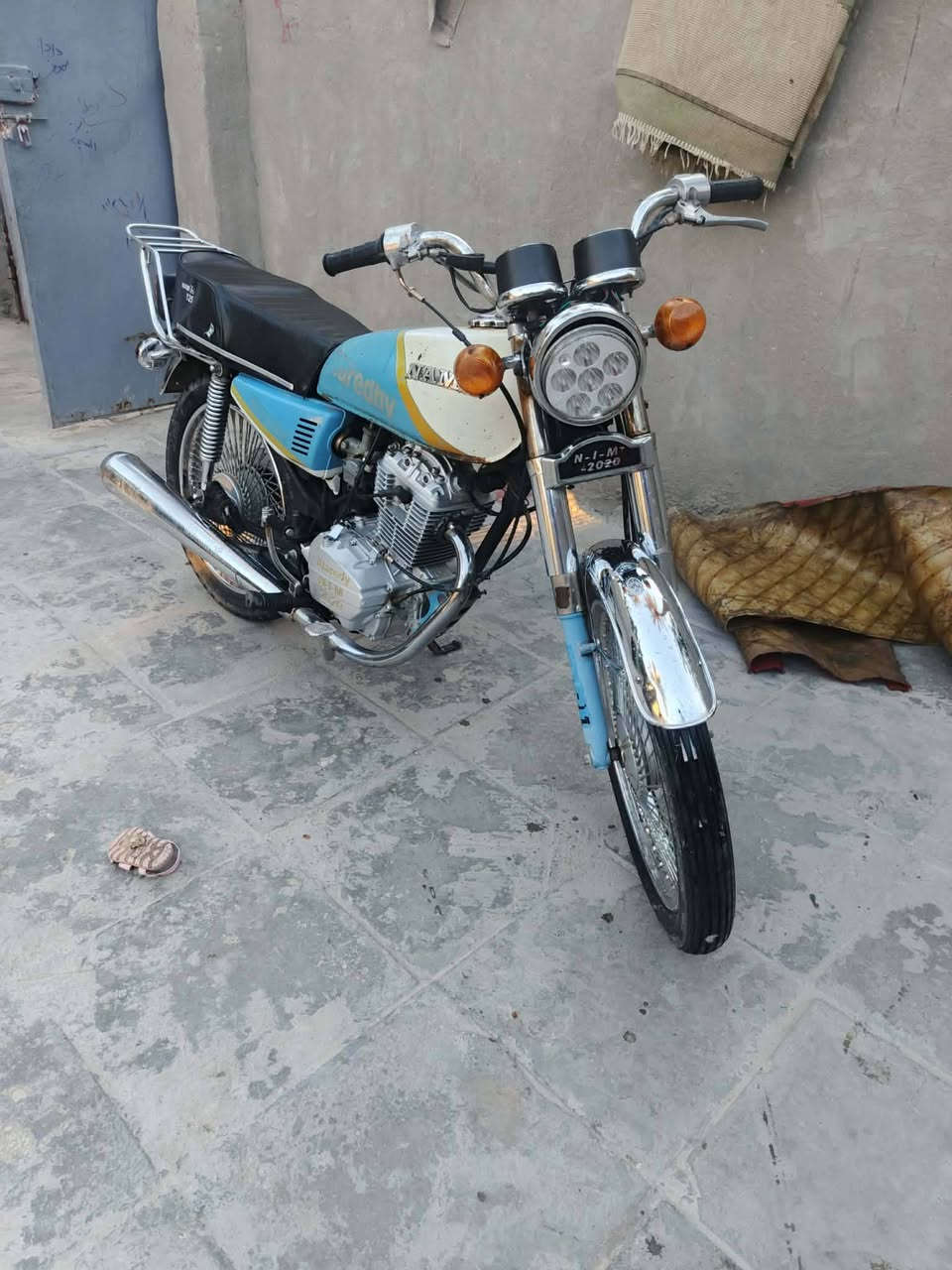 سلام عليكم أربعه كير لبيع  دراجه احله من صورها  هاذه رقمي اليريده يجي خاص ***********
