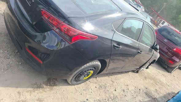 السلام عليكم اكسنت ٢٠٢٢  معوقين السعر ١٢٥   ايربالك مال سايق فقط  بعدلها ٣ سنوات وتتحول.  ***********
