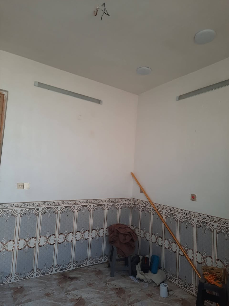 السلام عليكم بيت للبيع ٥٠ متر دوانم الشعله زراعي سند ٢٥ شارع الافران طابق واحد نظيف جاهز خدمات كامله تبليط مقرنص مجاري ماء كهرباء للإستفسار خاص الاتصال ***********
