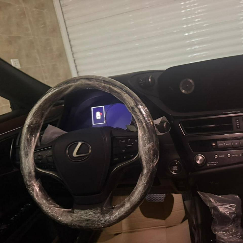 لێگزس es350 مۆدێل 2023 مانگی ٧ 
سپی پانۆراما 
٥ پەردە سنوق شەفت
بێ بۆیاخ کلین تایتل 
شاشە بچووک 
شەریکەی ساس توێتە عێراق 
تەنها ٦٩٠٠کم ڕۆشتووە

سـعـر : لە کۆمێنت داوابکە ڕاستەوخۆ بۆت دێت 📥 

گێر و مەکیەنەی بەشەرت 
هیچ کێشەیەکی تێدا نییە 

ژمارەی خاوەنەکەی 
***********
