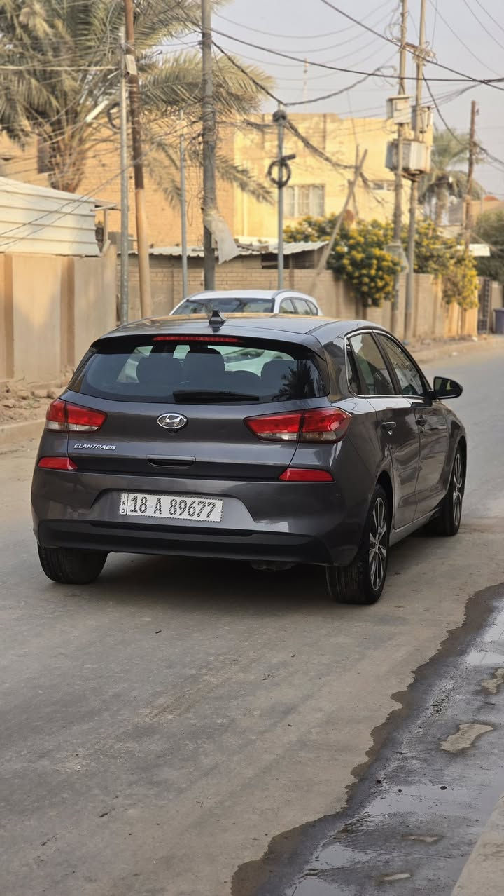 السلام عليكم للبيع هونداي النترا هاج باك موديل ٢٠١٨ وارد أمريكي نص فول مكينه ٢٠٠٠ ماشيه 42 حادث  موضح بلمنشور بلمنشور بدون دواخل  رقم بأبل دولي بسمي  السعر ١٠٩ وبيه مجال  الأتصال *********** مكان السياره حله حي الكرامه
