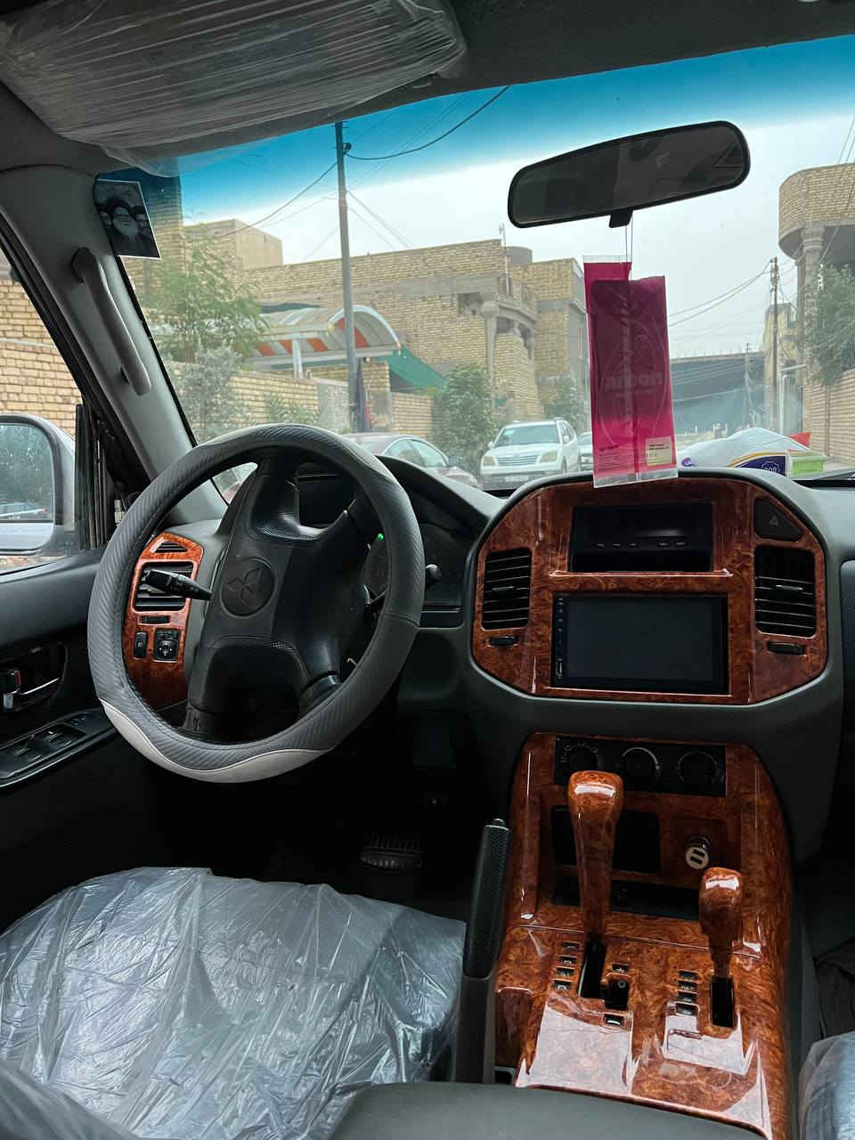 بسم الله الرحمن الرحيم
السلام عليكم 

باجيرو  ٢٠٠٢
1/رقم ذي قار انكليزي بأسمي سنويه حد 2030 
2/كير محرك 2 ونص وخير من الله 
3/حداديه كامله جديدة اقل من شهر 
4/تبريد شغال 3 قطع

5/السيارة سبعه راكب الكشن الاخير قلاب 

6/الكهربائيات شغاله 

7/المري شفط

8/دوشمة جديدة يم علي العراقي( النواب)

9/  تخم تاير و باتري جديد
 سياره  مصبوغه جمالية 

10/لايت زنون اصفر 
11/بروجكترات زنون

12/دشبول صاج 
13/الارضيه جلد 

سعرها ٨٢ بيها مجال شي قليل حك الجيه السيارة مال جناي السيارة متعوب عليها 
للبيع نقد فقط لا مرواس ولا قسط ب عافيه على ياخذها  
المكان ذي قار ناصريه مركز
***********
