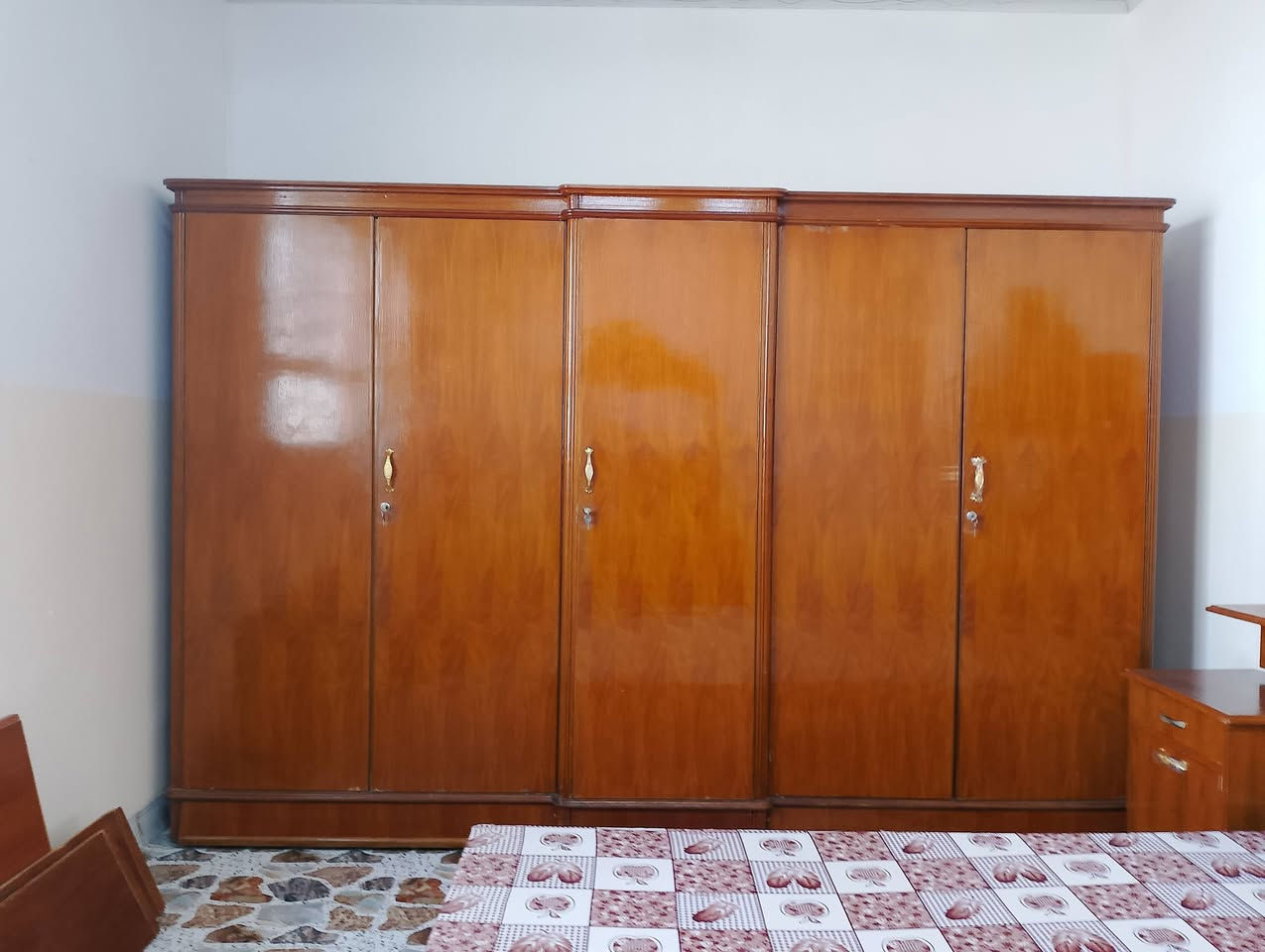 غرفه نوم للبيع جديده نظيفه عنوان تلعفر 

***********
