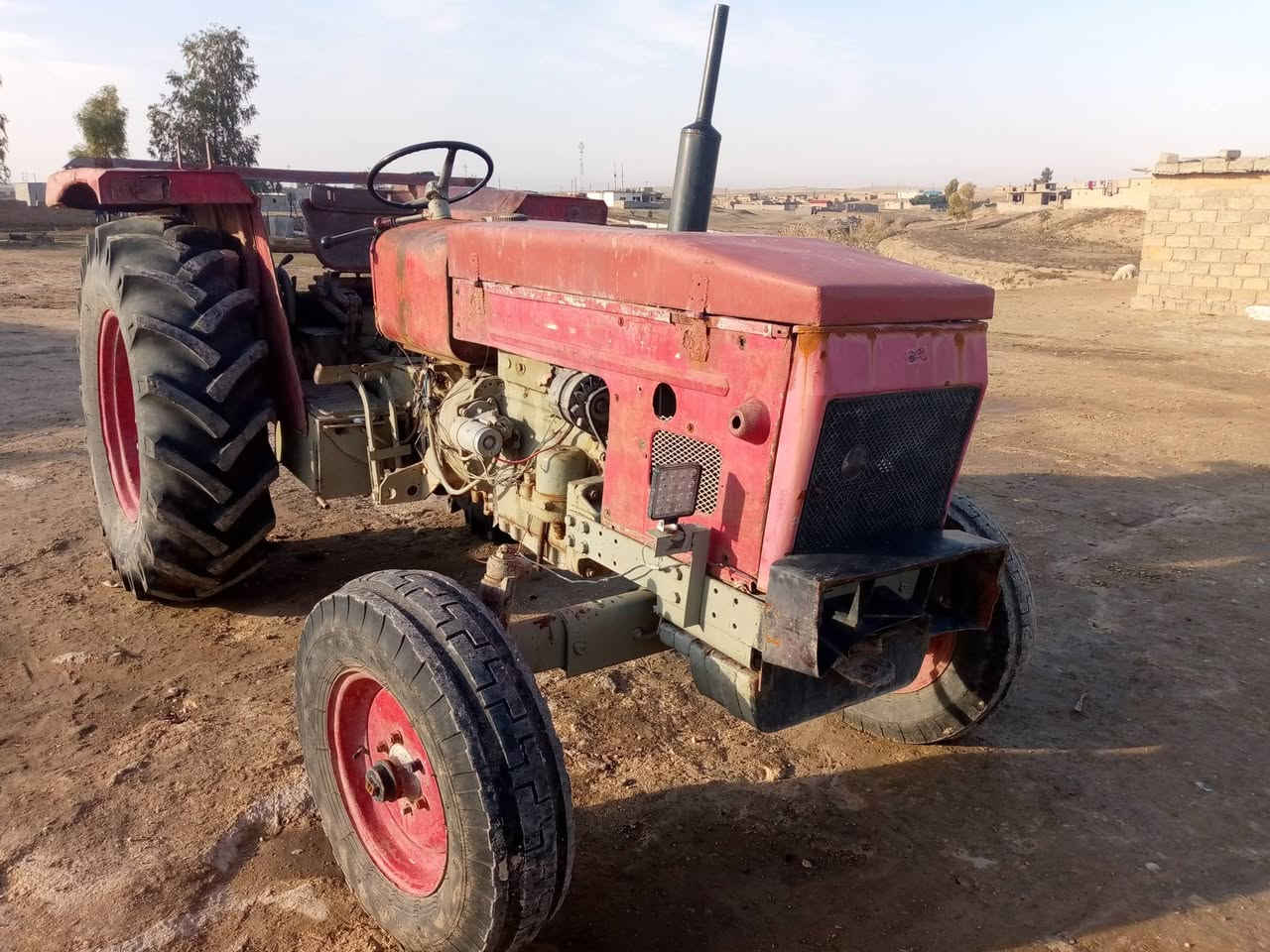 تركتر عنتر ٧٠ للبيع تركتر نظيف هودرليك شغال طخم تواير جدد نكرة سلف ناحية الشورة ***********
