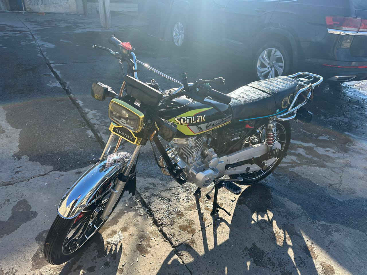 دراجة سونك مديل 25 اصدار شهر 10  محرك 200  ماشية 4000 والدراجة بعدهة جديدة منفيس موجود بصمة موجودة الدراجة للبيع او مراوس ??
ب 24 او 25
للستفسار خاص او تصال علة هاذة الرقم //
***********
