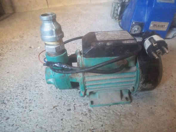 السلام عليكم شباب هاذه كمبريسر هوا ماعرف شنو شغال كل عيب مابي للبيع قيم واخذ اذا تعرف سعرة 

ماطور مي شغال مابي عيب حجم صغير للبيع سعره20 وبي مجال***********
