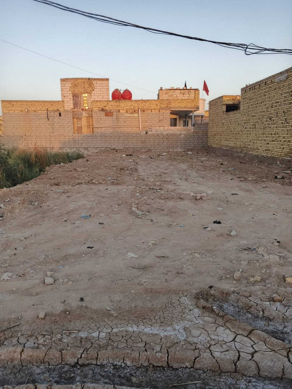 السلام عليك قطعه المساحه 200 عالحولي بالزراعي بكاع راجي بشارع الحسينيه اليريدها بخدمته ***********
