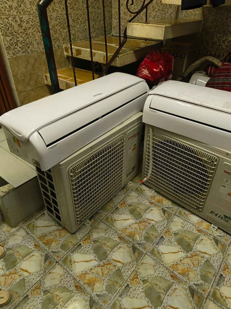 سبالت عدد ٢ جنرال جدد لوك مشتغلات شهرين فقط مع كامل اغراضهن الاصليه للبيع مكاني البياع ***********
