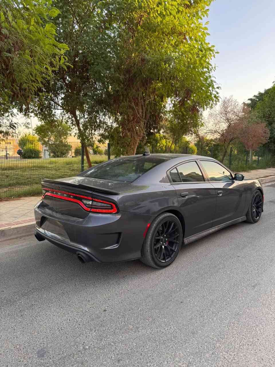 جارجر ٦٤٠٠ ٢٠١٧ حادثها سرقه مصبوغه عام بسبب وشم قديم وصور قبل الصبغ عندي
ممشاها ٢٨ الف كيلو 
عليها ثلاجه هولي سنايبر
هدرز لونك ستيلbbk
ثروتل ريد آي
شوته airaid
بلكات وفيول بم ريسنك
ويل srt اصل
تفريغ وبرمجه سيف تيتو مطلعه 650hp

اخوان السياره اصلها ٥٧٠٠ اني محولها ٦٤٠٠ كصه مال ٢٠٢١ مكينه كير اكسل فجوج غرفه دركه كل شي بيها ٦٤٠٠ اصل واصولي 
مكانها بغداد الكاضميه
190 وبيها مجال
اخوان بس غراضها حدود ال٤٠٠٠ دولار مكلفتني فلحد يقارنها  بالستوك 

***********
