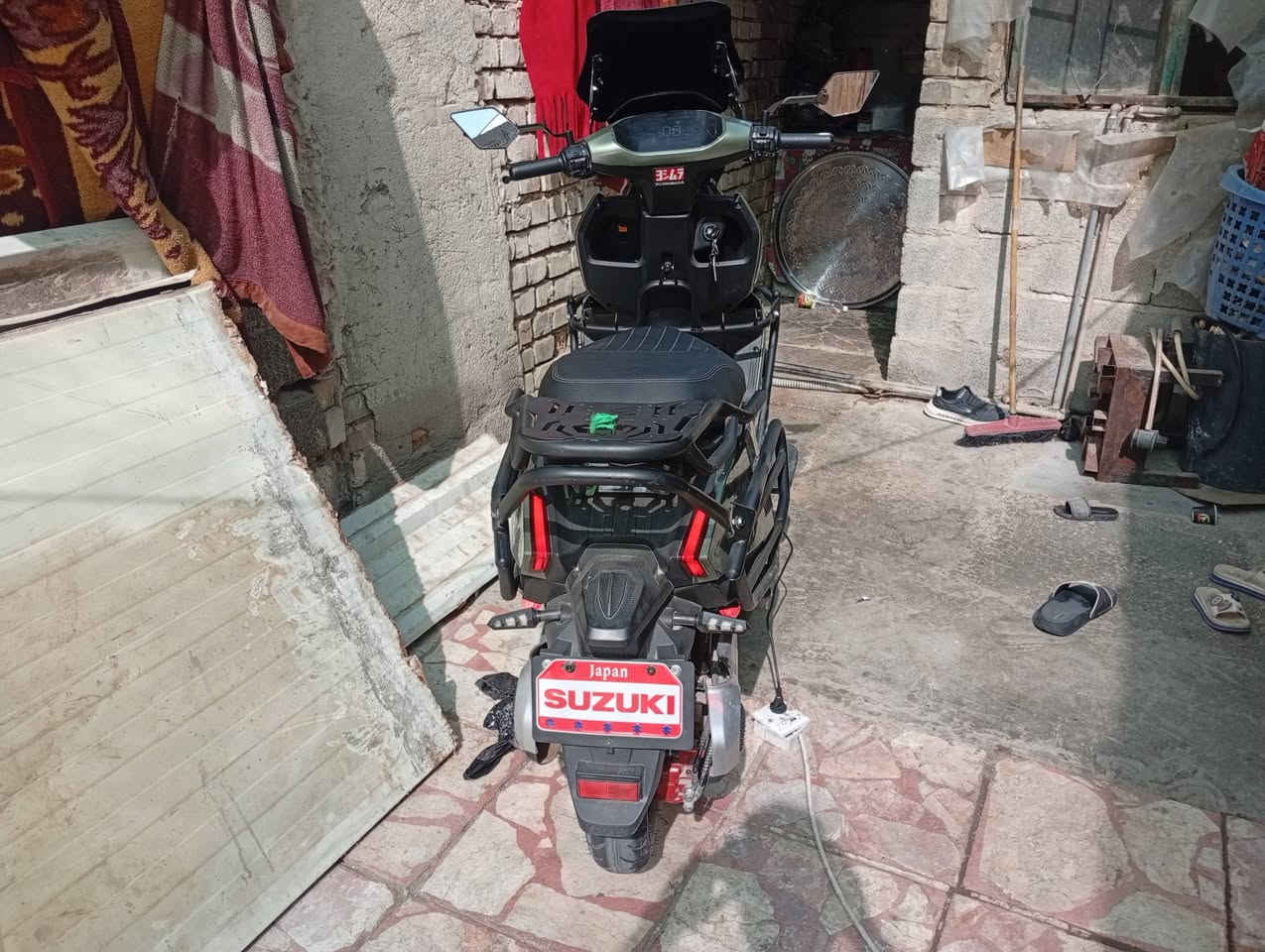 من رخصت ألادمن دراجة شحن للبيع مكاني حي النصر دراجة جديدة الله شاهد ماماشي شي قليل ا  سعر 950 او بيهة مجال ***********
