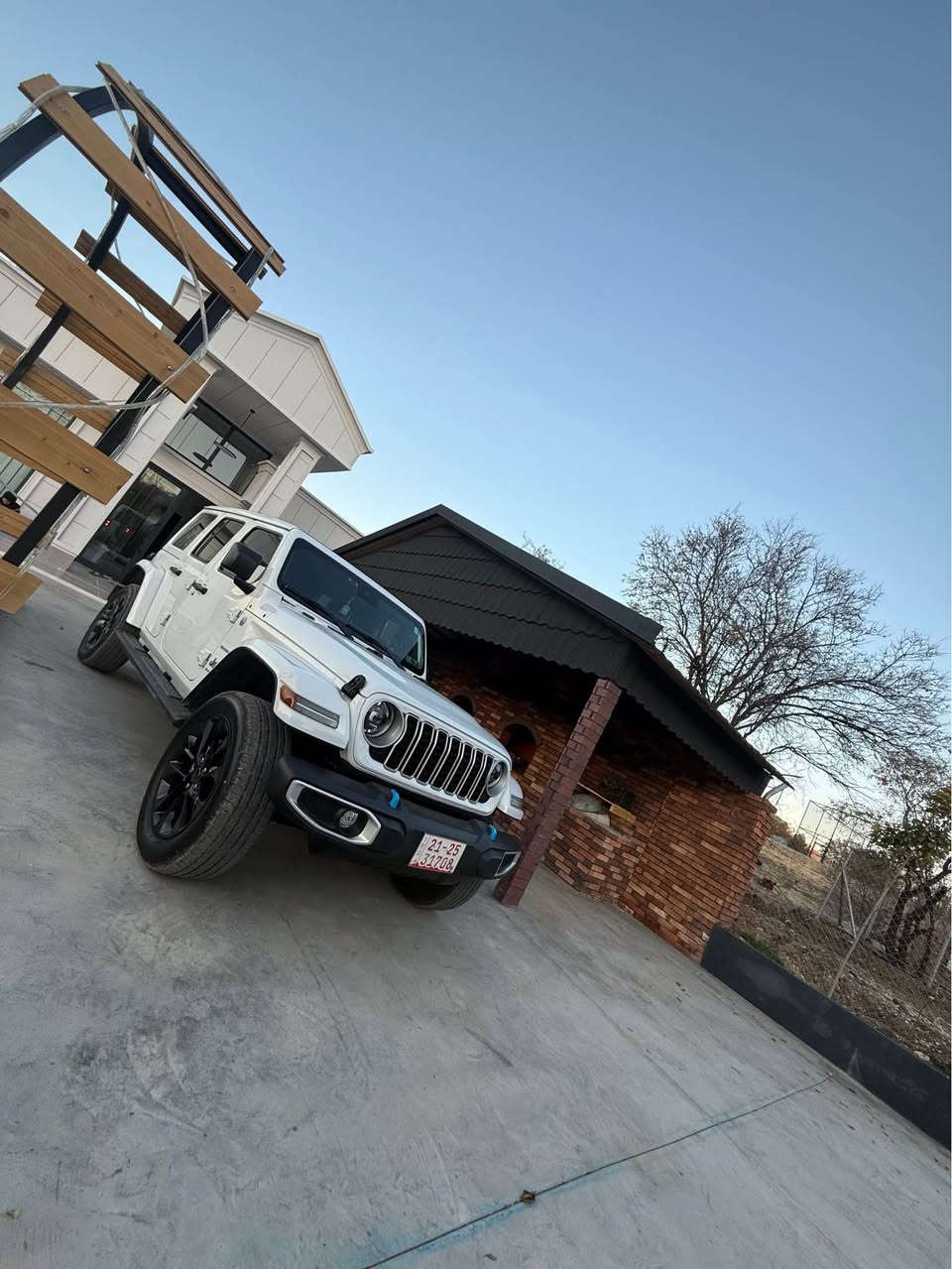 Jeep Wrangler 4Xe 2024 hybrid 

سەیارەکە کامل مواسەفاتە 

حادیسەکەی تەنها دەرگای سایەق گۆراوە بە بیلاد بێ بۆیاخ

بێ ناو گرتن

٣٢ میل رۆیشتوە 

ڕەقەم کراوە رەقەم سلێمانی 

بۆ نرخ پەیوەندی بکەن

*********** السليمانية, العراق
