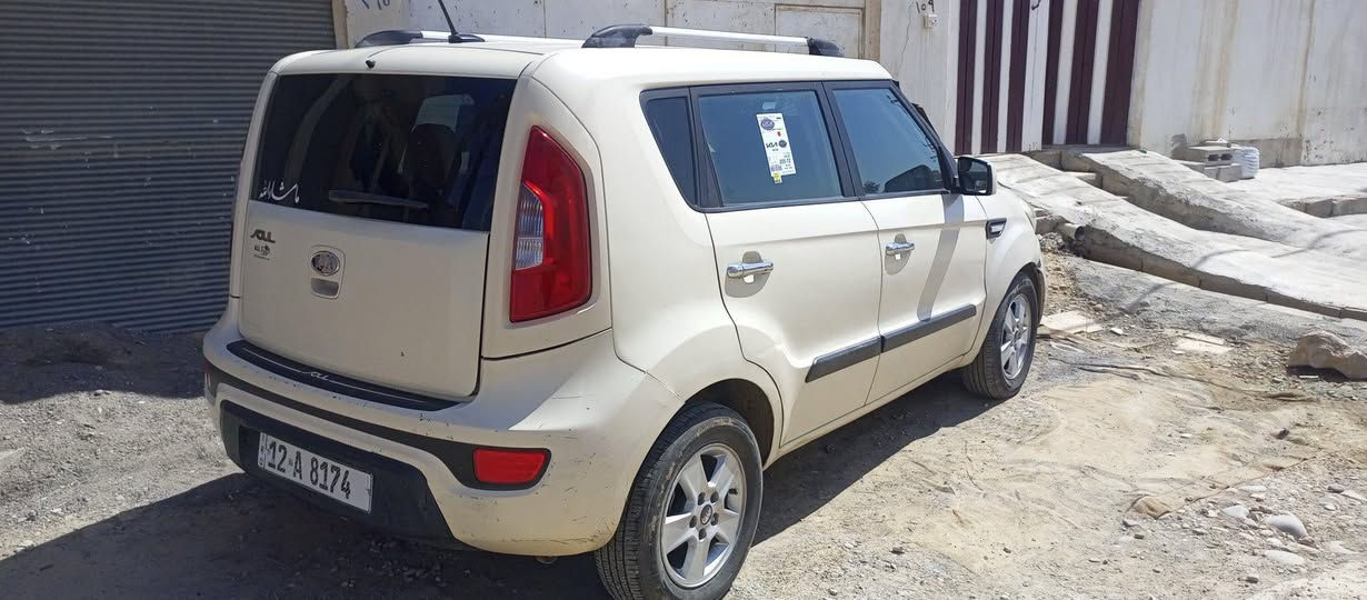 كيا صول موديل 12 محرك وكير شرط ماشيه 120 داخل وضع شركه نضيف جدا بيه طخه موضح بالصوره وبي مكانات بارد شي قليل اكو سونار تروح وتفحص محرك حجم 16 جيدي أي  بي كابون ماستر سعر 85 بي مجال موصل الايسر ساده وبعويزه سياره ماشاء الله نشطه سياره باسمي تريد وكاله تريد تحويل موصل, نينوى


**إذا كنت صاحب هذا الإعلان وتريد حذفه لأي سبب، رجاءا أرسل رسالة إلى الدعم الفني**