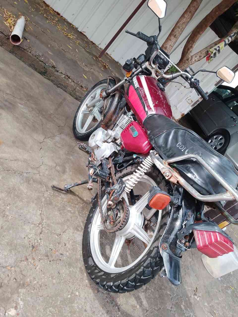 السلام عليكم سيفون موديل 19 اوراق اصولي  دراجه نظيفه شراي يتصل /***********/ سعر375 بها مجال حك الجايه📞🔥
