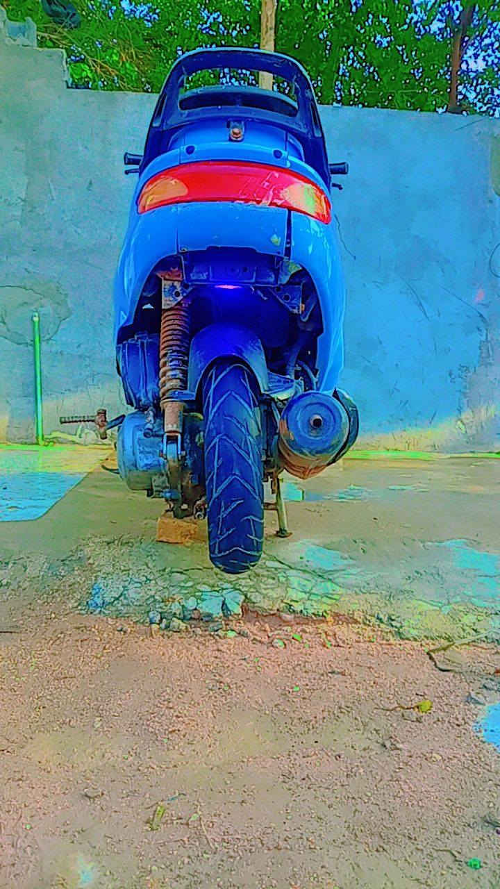 سلام وعليكم دراجه للبيع فراشه نضيفه  حلوه كلشي شغال سلف هندر نقصه بس لدكمت لشاير وعالي ناصي فقط مكاني بصره تنومه شط العرب رقم *********** سعر ٣٠٠ وبيه مجال لشراي ومراوس ماكس وطي فرق
