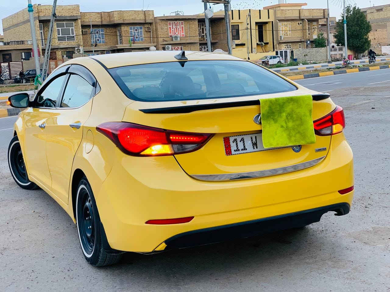 السلام عليكم.
النترا2014 رقم بغداد انكليزي بسمي تحويل مباشر مصفره هيئه اوغرامات فول مواصفان لمتد بصمه تشغيل بصمة ابواب شاشه كبيره كشن كهربائي تدفئه بلكشن تحكمات حادث بصيط بدون تبديل صور الحادث موجوده مع السونار السعر110 وبيه مجال  الاتصال ***********  مكان السياره واسط مركز المدينه
