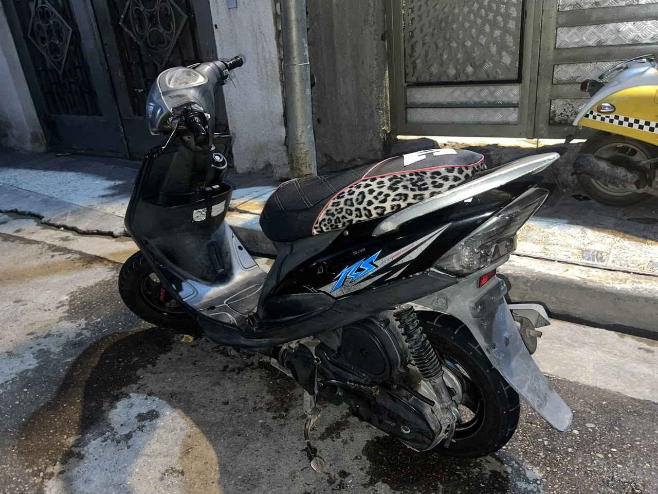 سلام عليكم للبيع دراجة ماكس عدله دراجه نضيفه مكينه بلاديه برغي مامفتوح كلشي بيها شغال مابيها اي نقص نكره سلف هندر لايت  اشاير كله شغال العنوان الشعب الرقم***********
