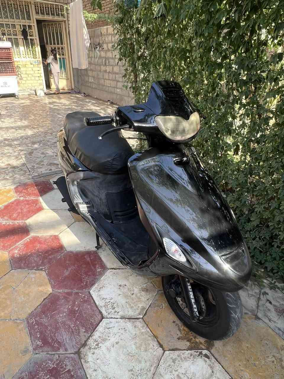 فراشه فحل للبيع نضيفه مكينه شاصي كهربائيات بس ولفات مبدله سعر ٣٥٠ مكاني حي الفرات ***********
