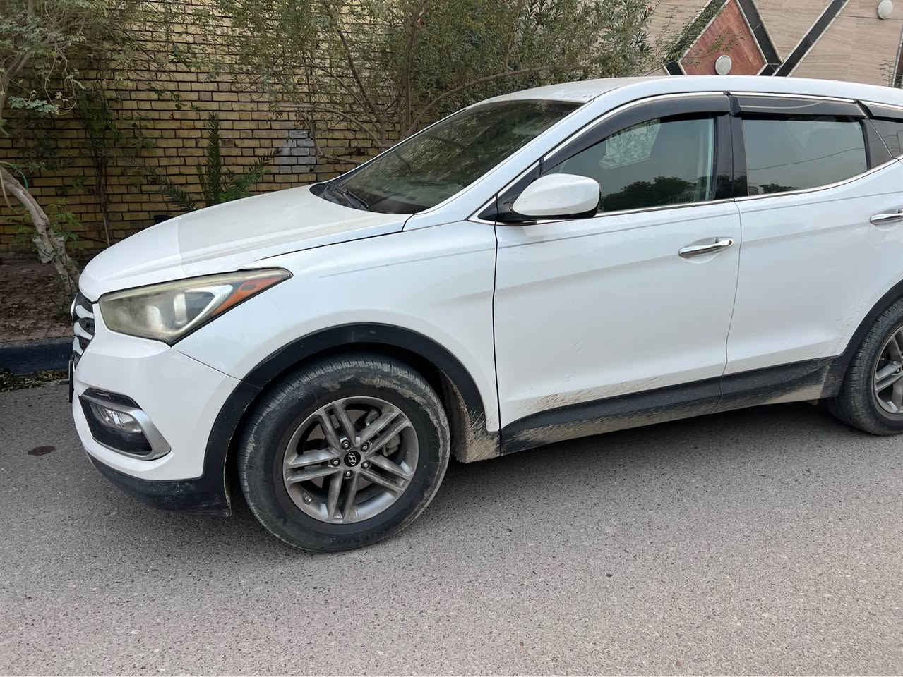 سنتافي 2017  ابيض وارد امريكي 
جاملغ وبنيد بامريكا فقط وصوره مرفقه
 رقم ذي قار تحويل ثاني يوم
مكينه (2400) 4 سلندر
كير مكينه خير من اللّٰه
سياره نظافه 100‎%‎بالنسبه لموديلها تشوفها نظافه 22 مو 17
مواصفات
حساس خلفي
فول تحكم ستيرن
كامره خلفيه دوار
شاشه وكاميرا البلاديه
مانع تزحلق
ضام ايكو اقتصادي
درايف مود قياده سبورت
لدات امامي خلفي
كشنات (شركه) اصلي شرط لمعة المخمل بعدها لان كشن ممكشوف من يوم لدخلت للعراق
تبريد قطعتين
ملحقات (جك + سبير )
سعر 150 وبيها مجال بيع او مراوس حسب القناعه بشي حديث
مكان السياره ناصريه-شطره
اتصال ***********

واتساب *********** الشطره, ذي قار
