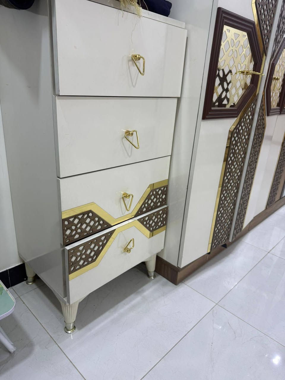 يا الله سوك اليوم اخو البلاش 5/30 غرفة نوم تركي ضخمه 8 قطع نظافة90%، سعره 750 الف وبيها مجال بكاني بغداد البياع


**إذا كنت صاحب هذا الإعلان وتريد حذفه لأي سبب، رجاءا أرسل رسالة إلى الدعم الفني**