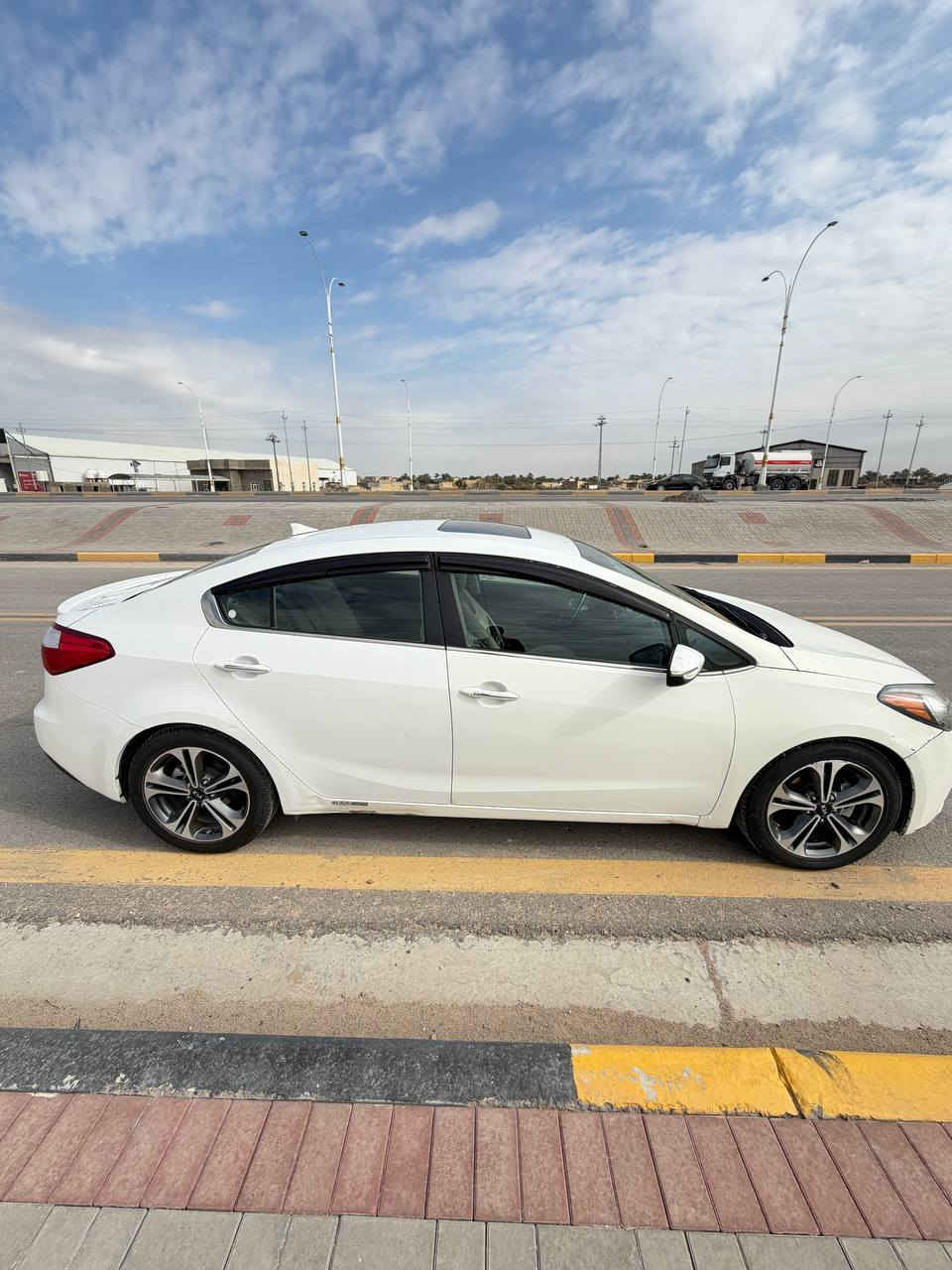 كيا فورتي موديل 2016 تشغيل بصمة نظام ترحيب مراية جانبية شفط تدفئة بالكشنات تحكم كامل بالستيرن تبريد قطعتين وارد كندي حادثها بنيد مبدل اريباكات سليمة فيها صبغ الچاملغات والابواب الأمامية السعر ١٠٨ وبيها مجال قليل السيارة بالسماوة.
للتواصل ***********
