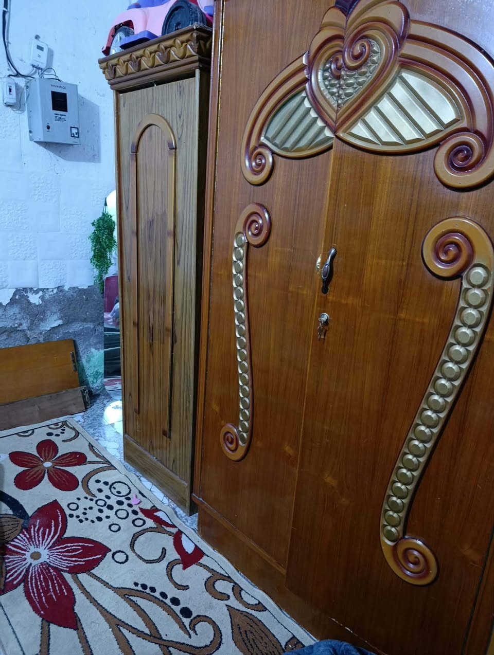 غرفه خشاب كامله بس تخت بي كسر رايدنه ب350وبيه مجال شراي يتصل *********** العماره حي الوحده
