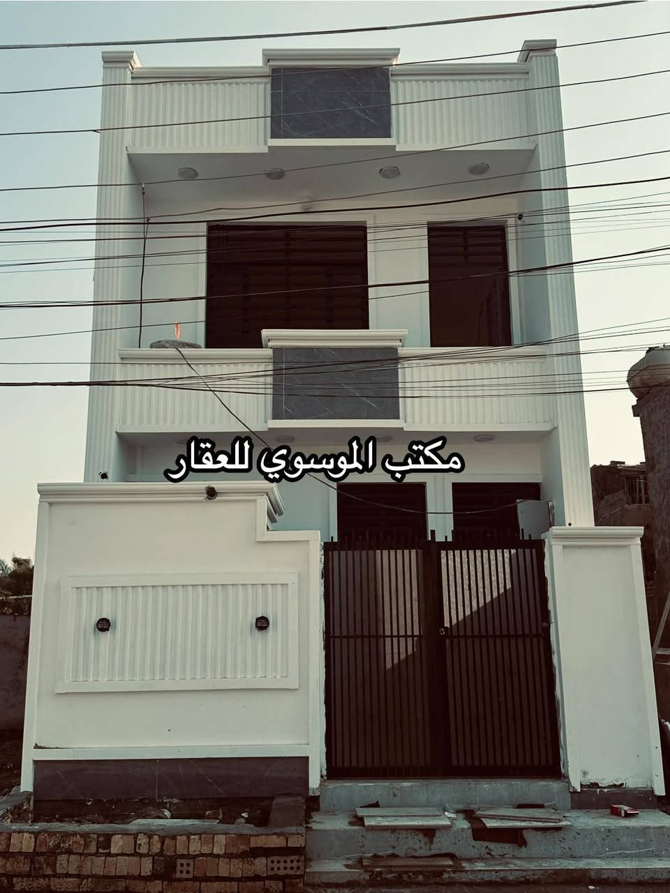 100 متر طابو سند 25 
بناء جديد مدخلين 
15 يوم يكمل تستلم مفتاح 
يتكون من
استقبال 
وصاله ومطبخ وخدمات 
ومنور 
وغرفتين نوم
وقريب الشارع الرائيسي 
منطقه الانتصار مقابيل مستشفى حماد شهاب قبل مرور الحسينيه 
المهندسين 

معروض حصرا لدى 
مكتب الموسوي للعقار
***********
