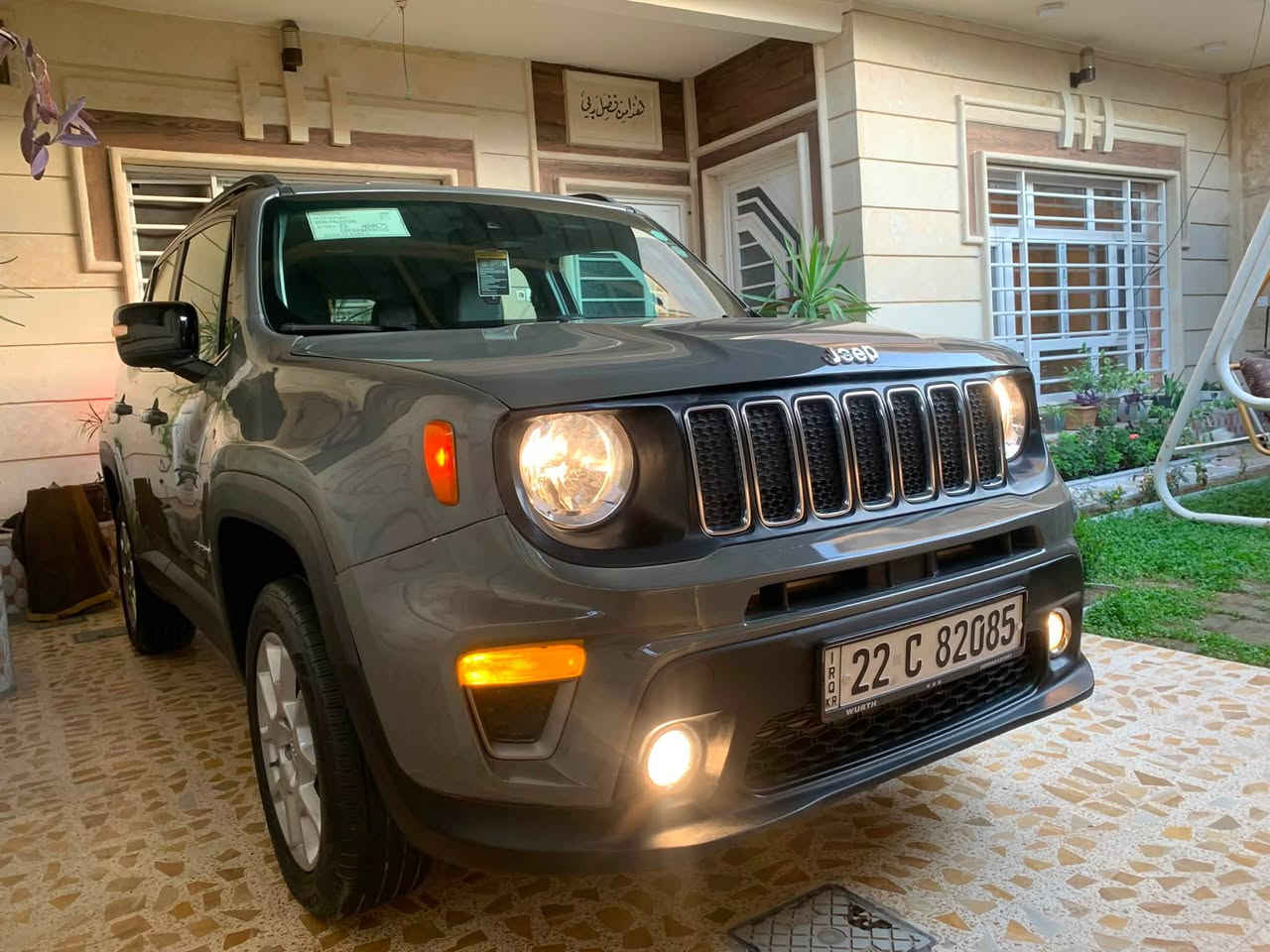 جيب Jeepرينجد لون مميز اسمنتي سقف  اسود (tow collar ) موديل 2021 رقم دهوك 
مواصفات 1/1 عدا الفتحة…
1.رادار امامي. 
2.رادار تحديد مسار.
3.تحكمات اربع جهات.
4.نقاط عمياء.
5.شاشه كبيرة.
6. كامرة دوارة.
7.تشغيل عن بعد.
8.بصمه ابواب.
9.تشغيل بصمه.
10.اربع وضعيات للقيادة.
11.  ماوس 4×4 دفع رباعي ثلاث وضعيات رمل /ثلج/طين.
12.التحكم في المنحدرات.
13. اشاير بالمري.
تدفئة تبريدثلج.
ويل كب بلادي .
كشنات جلد حار بارد.
ستيرن تدفئة.
محرك 1300.تيربو 4 سلندر.
كير طيارة 9 نمر. 
ماشية 28 الف فقط..
حادثها جاملغ وبوند صبغ. السيارة جديدة بدون ملاحظات بدون بارد..السعر النهائي120 ..مكان السيارة بالموصل للاستفسار ***********
