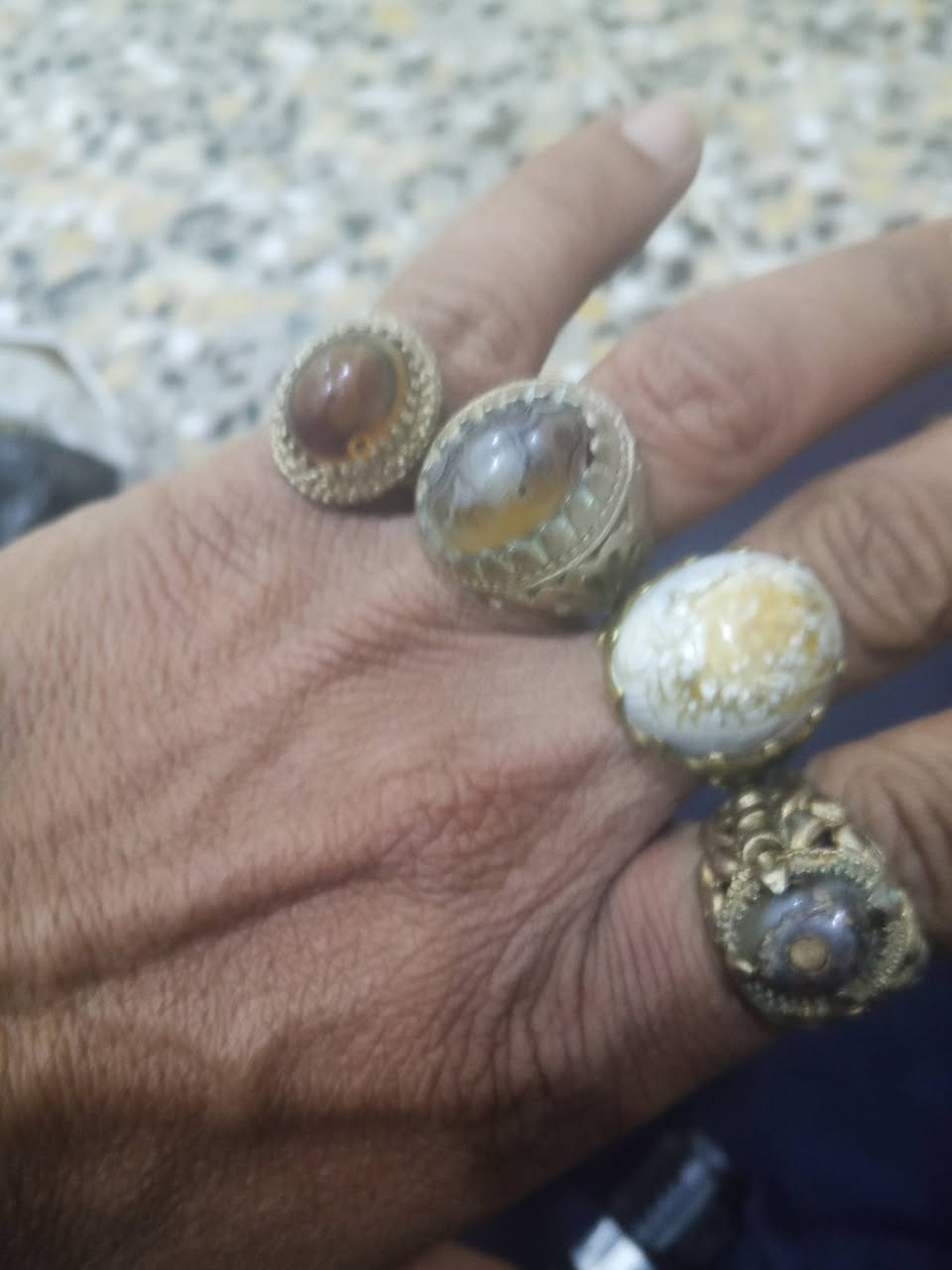 متاح ***********
