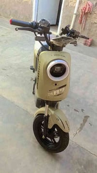 يوجد موطور شحن ار 9 نضيف ما بيه ايشي نغص بطارياته تغره اثنعش اونص سعر ...