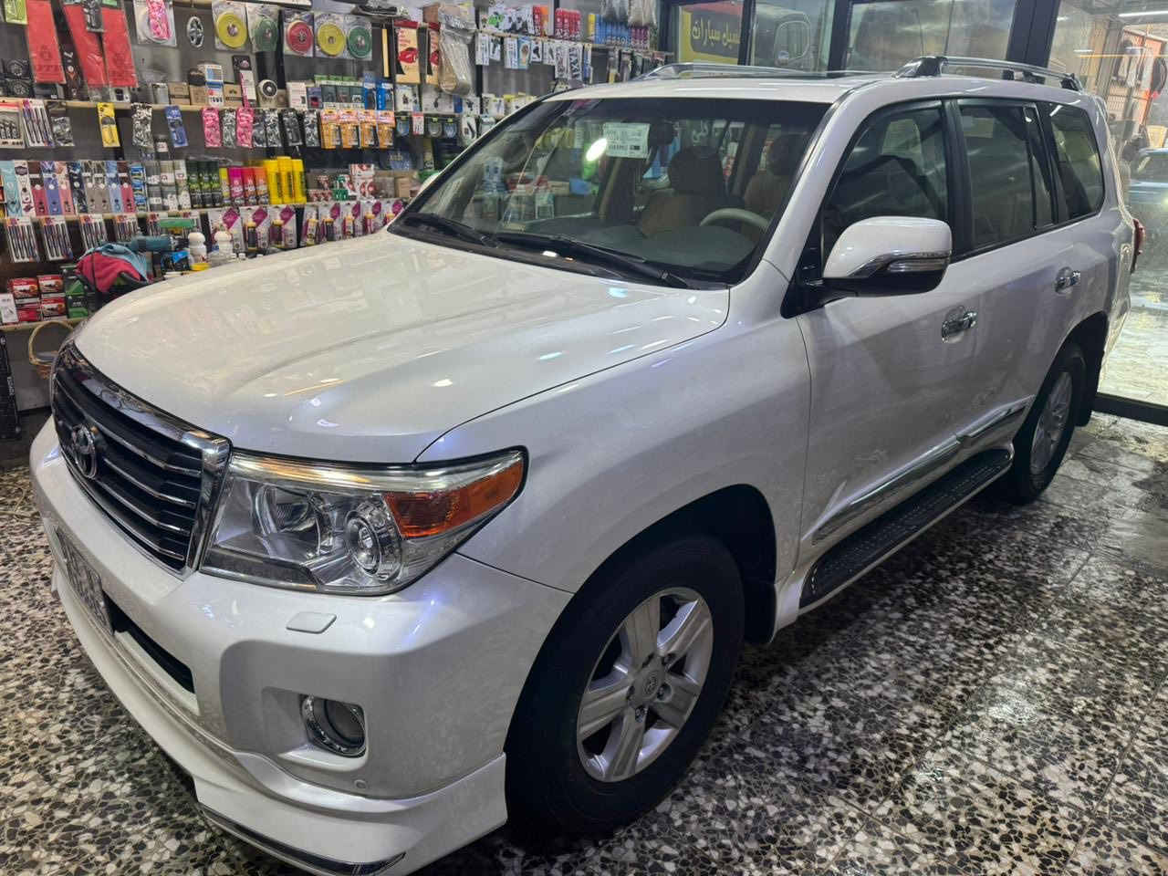 السلام عليكم
لاندكروز 2015 
مكفوله من الصبغ والبارد 
ماشيه 105
رقم بغداد الجديد
السعر 41500$
مكاني شارع فلسطين
للاستفسار ***********
واتس اب ***********
