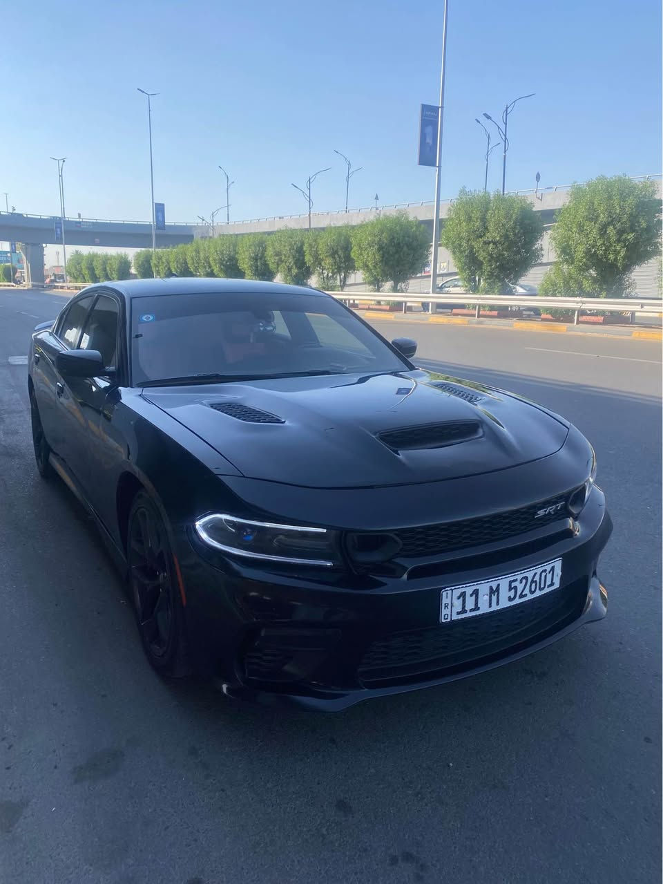 السلام عليكم عندي جارجر للبيع موديل 2022 GT اصل حادثها جاملغ وبنيد وبيها طخة بسيطة براس الشاصي صور الحادث مرفقة بالمنشور سيارة جديدة ماشية 58 الف كيلو بعدها بريحة الشركة مناقصها اي شي مواصفات 
1-بصمة 
2-شاشة جبيرة 
3-كامرة دوارة 
4-كشنات حضن 
5-كشن كهرباء 
6-لدات امامية زنون 
7-سبورت SPORT
8-سوبر تراك باك 
9-فجوج احمر بلاد 
10-جنح خلفي بلاد 
11-لدات خلفية 
12-تدفئة بالكشنات 
13-مكينة 3600 
14-ويل كروم 
15-كير طيارة 
16-تبريد منفصل 
17-تبريد قطعتين 
18-بصمة ابواب + بصمة صندوق 
19-تشغيل عن بعد 
20-نظام كار بلي 
وبعد بيها مواصفات هواية رايدها ب 225 يعني دفترين وخمسة وعشرين ورقة بيع او مراوس حسب القناعة للاستفسار الاتصال *********** مكان السيارة بغداد الطوبجي بغداد, العراق
