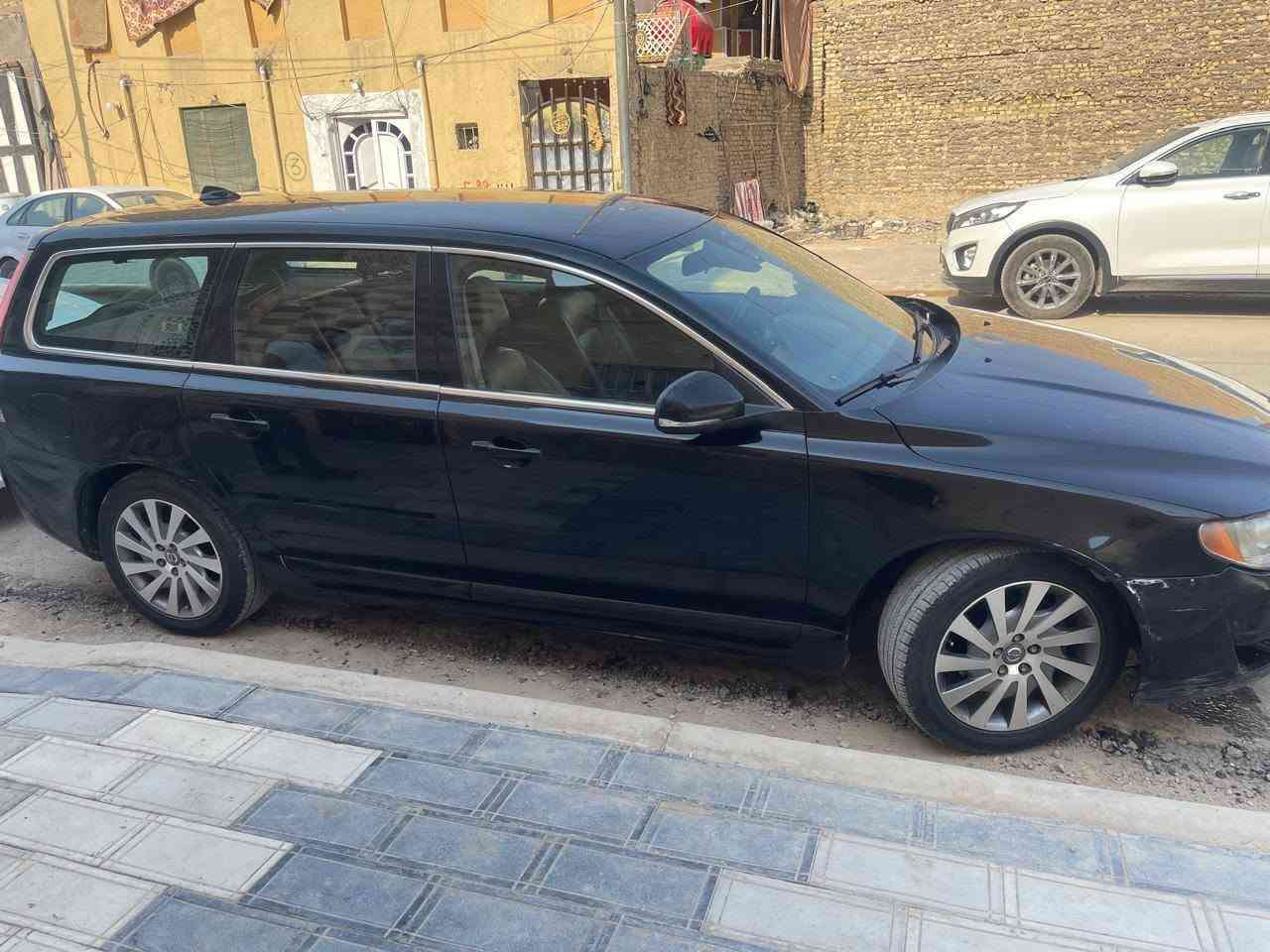 السعر 89 بيها مجال
فالفو v70 2016

مواصفات:
- بصمة
- داخل جلد
- محرك 4 سلندر (2000) تيربو
 كير ومكينة حاوية 
- تبريد شغال 
- نظام ايكو  
- لدات داخلية
- انارة ترحيب
- لد خلفي + لدات نهارية امامي
- حساسات خلفية
- شاشة تحكم السيارة (رادار)
-  نظام صوت  Boss 
- ا بلوتوث - AUX - USB  ا
- كروز سرعة
- رادار امامي توقيف السيارة اوتو
- جام 4 اوتو
- ستيرن كهرباء
- شاشة اعطال لكل انظمة السيارة
- ويل كب 17 
- رادار مطر للماسحات تتسارع مع المطر
- تبريد قطعتين
- مانع انزلاق 
- دبل اكروز
- جهاز انذار ضد السرقة
- ماشية 300
   تريد وكالة او تحويل حاضر

السياره مصروف عليها هواي كير ومكينه وظفيرة تبديل حاويه

ملاحظة/ فقط الجاملغ خلف السايق بي بارد والدعامية يرادله صبغ  

العنوان الديوانية قضاء الحمزة

الرقم ***********
