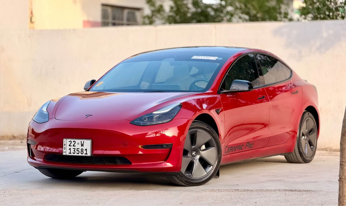 #تسلا موديل 3  لون احمر مميز  داخل ابيض ثلجي 
TESLA MODEL 3 
#الموديل : 2023
#الضرر    : نص الجاملغ الخلفي بدون ايرباك 
#الرقم     : اربيل باسمي 
#المواصفات :
▪️ سقف بانوراما زجاج
▪️ شاشة كبيرة حجم 15 بوصة
▪️ حساسات الاجتياز الجانبية 
▪️ طقم ويل حجم 18 مع طقم تاير بحالة ممتازة 
▪️ كاميرات خلفية وجانبيه
▪️ باب جنطة كهربائي شفط
▪️ غرفة السيارة جلد ابيض اصل 
▪️ تحكم كهربائي متكامل لمقاعد المقدمة 
▪️ شاشة كبيرة لمجموعة من الايعازات 
▪️تحكم بالسياره عن طريق الشاشة
▪️ نظام قيادة آلية Auto Pilot
▪️ عداد ديجيتال
▪️ تشغيل تلقائي
▪️ نظام قيادة ذاتية Full Self drive
▪️ نظام (RCTA) للتنبيه عند الرجوع للخلف
▪️ نظام (RSA) لكشف لافتات السرعه للطريق
▪️ نظام (PSC) الرادار الذكي لمنع الاصطدام 
▪️ نظام (LTA) لتحديد المسار على الطريق
▪️ الدخول الذكي
▪️ نظام ترفيهي كامل متكامل يحتوي على ( YouTube / WhatsApp / Tik Tok / Netflix)
‏▪️ Wifi
‏▪️ GPS
‏▪️ MAPS
‏▪️ Bluetooth
‏▪️ AUX
‏▪️ USB
السيارة جديدة جدا مكفوله من شخط الابره
        ⬇️⬇️⬇️⬇️⬇️⬇️⬇️⬇️⬇️⬇️⬇️⬇️⬇️⬇️⬇️
ملاحضه السيارة مغلفه ppf من امريكا ومابيها اي نقص 
المكان بغداد شارع فلسطين 
 الاتصال على : *********** بغداد, العراق
