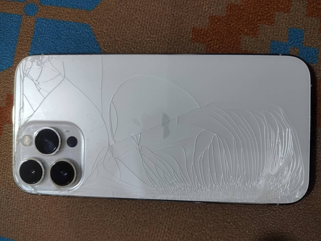 ايفون 13 برو ماكس بطاريه 91 طاح ونكسر الضهر ولكامره البوتريه تلمض فقط باقي الكامرات تشغل تصويره يخبل مكان بغداد مدينة الصدر السعر 475 الضهر مالته 25 يبدلونه الاتصال 

***********
